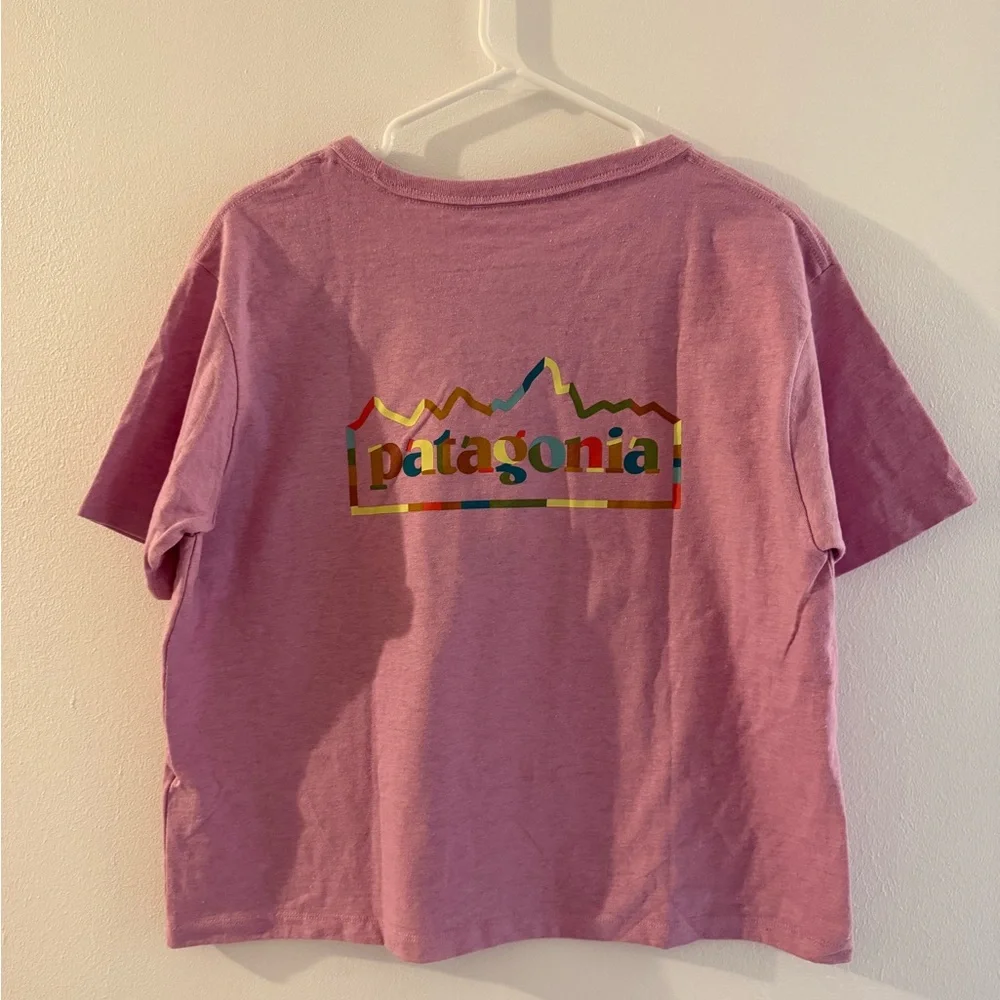 Women’s Patagonia Cropped Pink Graphic T-Shirt - Picture 4 of 4